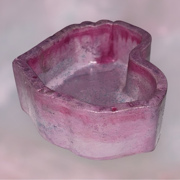 Handmade Heart Eco Resin Dish | Jewelry Tray | Gift Idea - Picture 4 of 5